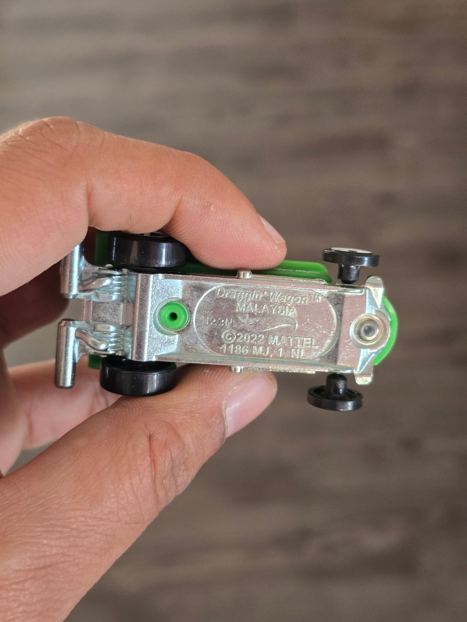 Hot Wheels Draggin' Wagon - Green - With Metal Base (Uncarded - New) - Kinder Logs