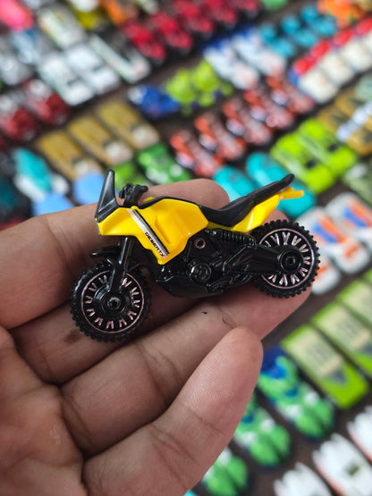 Hot Wheels Ducati Desert X - Yellow (Uncarded) - Kinder Logs