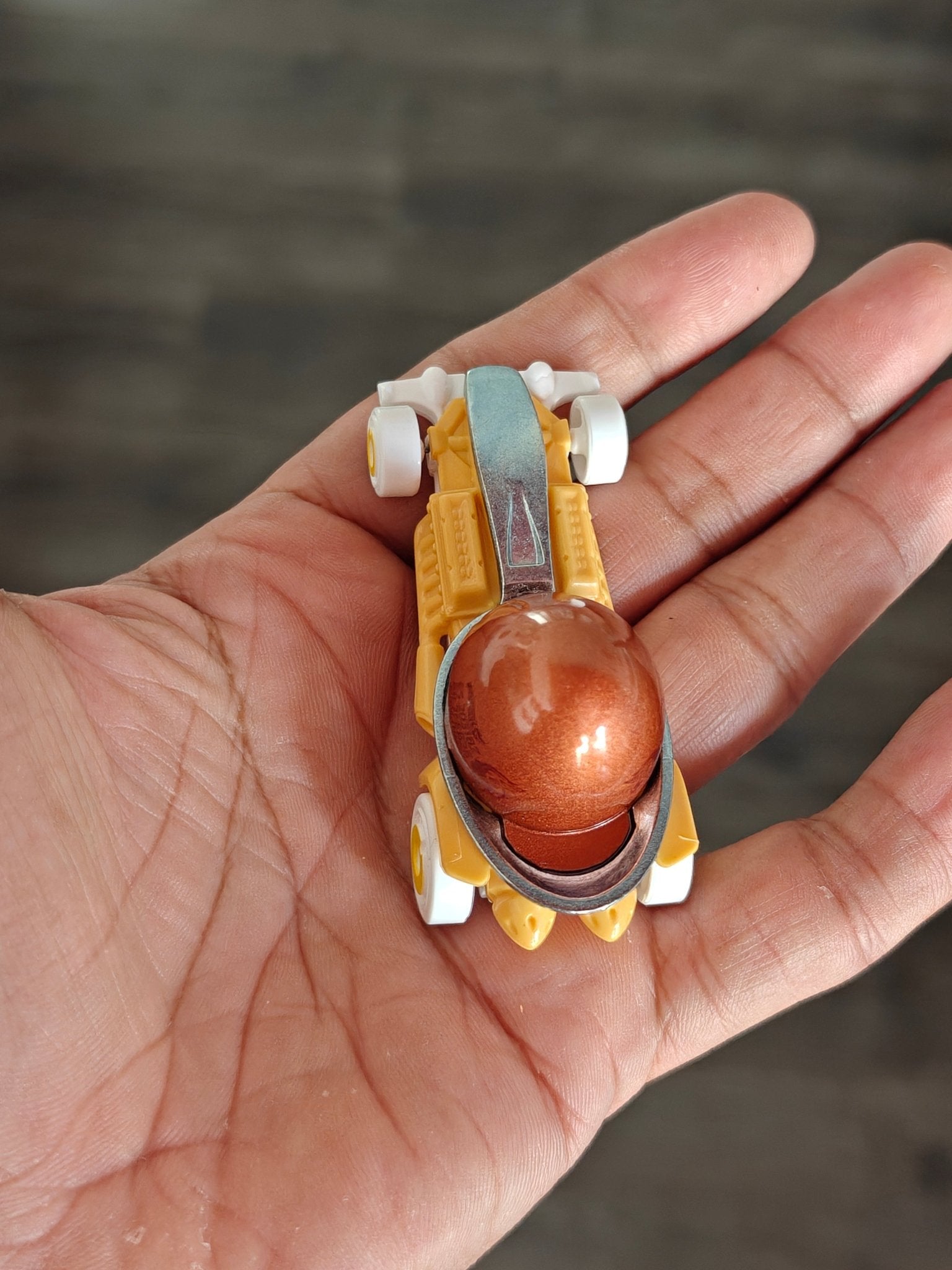 Hot Wheels Eggshell Racer - Yellow (Uncarded) - Kinder Logs