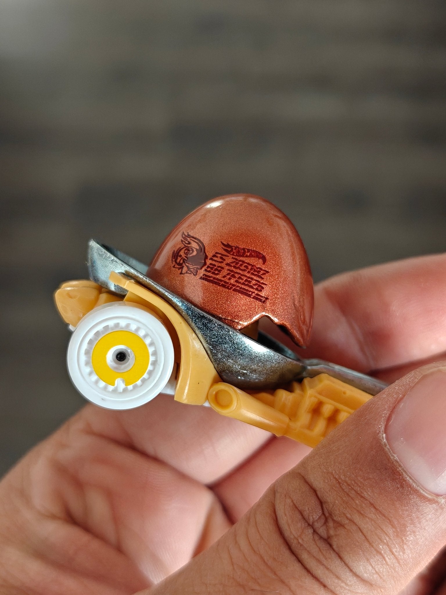 Hot Wheels Eggshell Racer - Yellow (Uncarded) - Kinder Logs