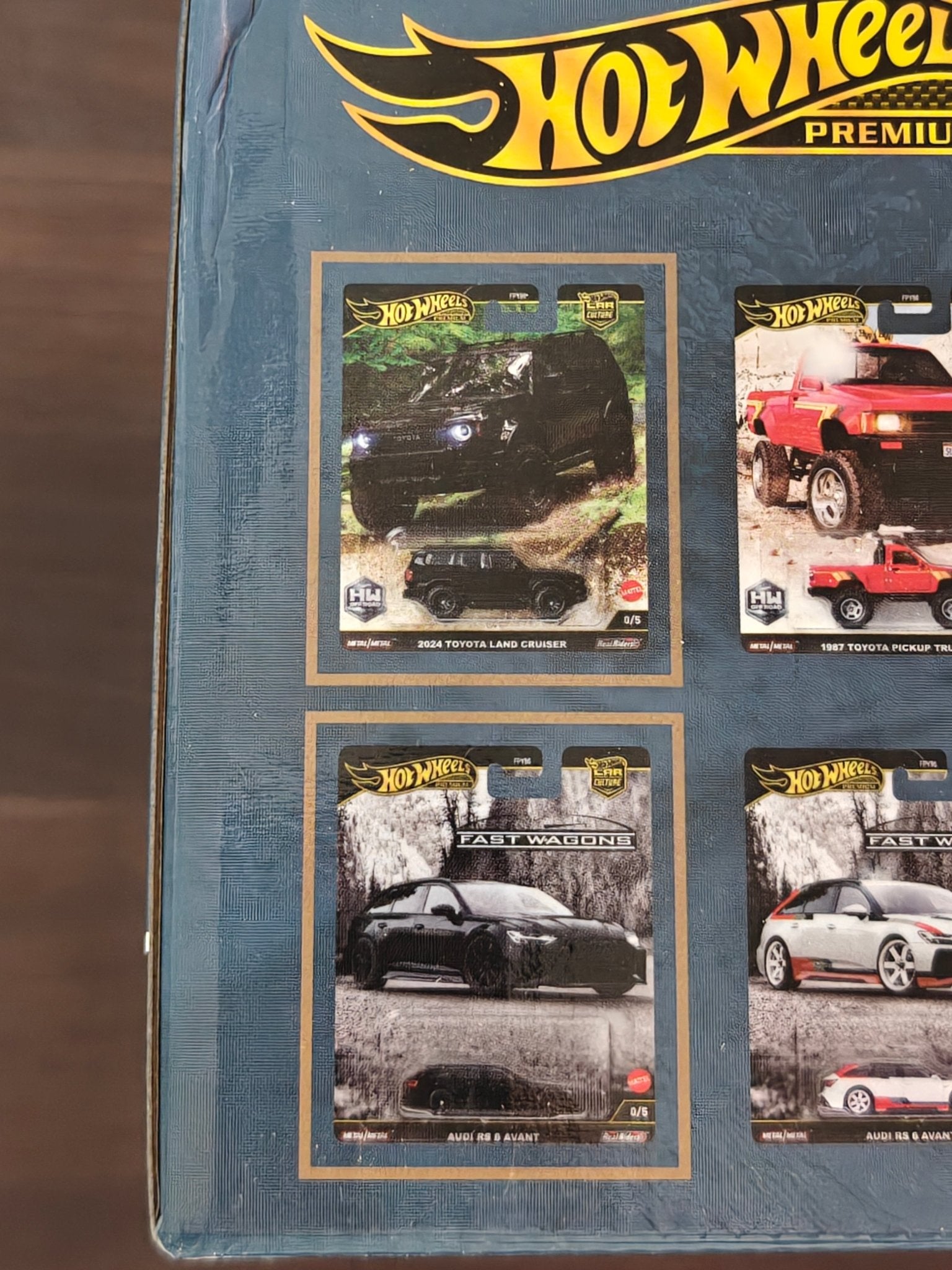 Hot Wheels Factory Set With 0/5 CHASE Audi RS6 Avant & Toyota Land Cruiser - Kinder Logs