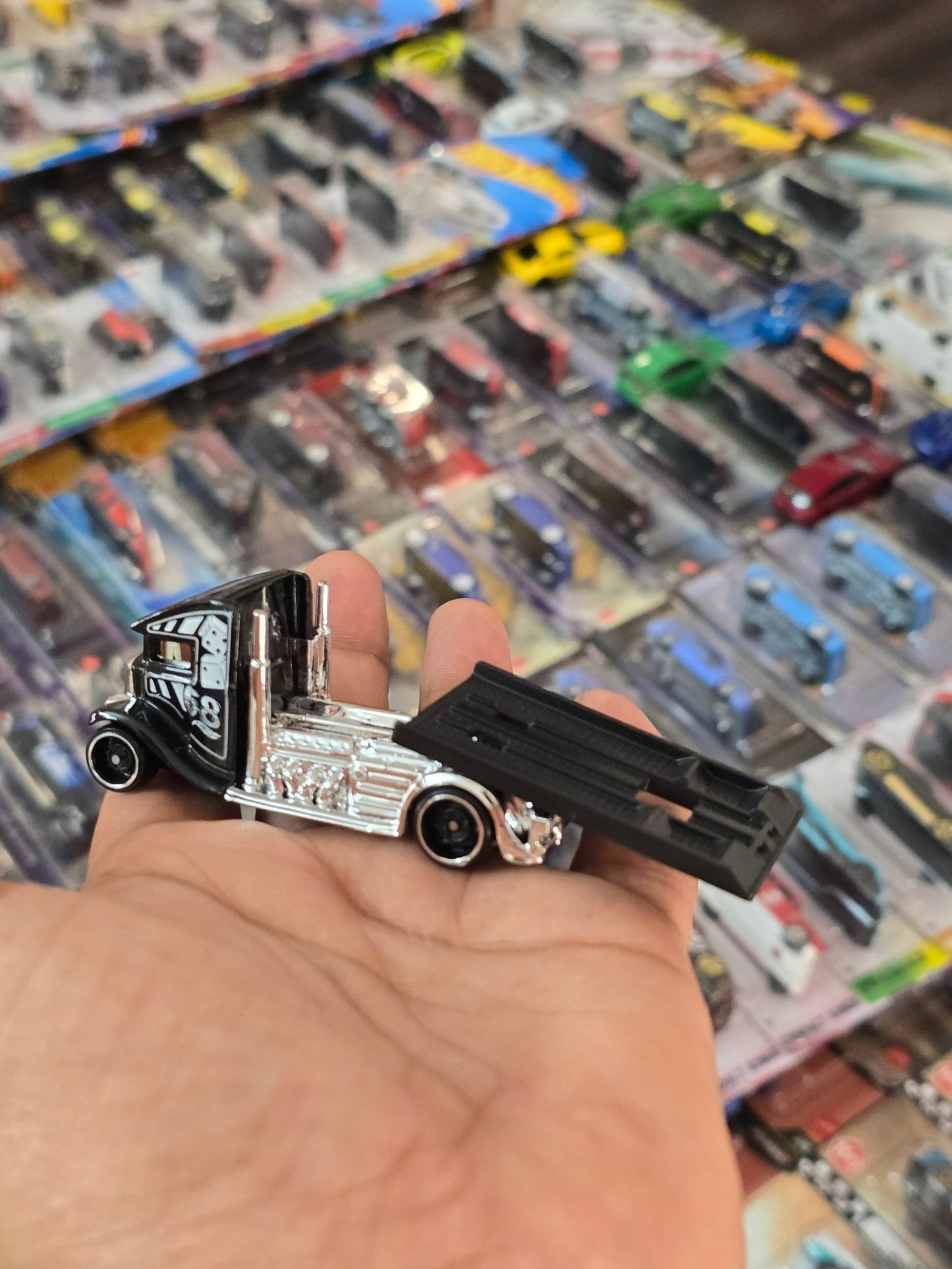 Hot Wheels Fast - Bed Hauler 68 Edition (Uncarded) - Kinder Logs