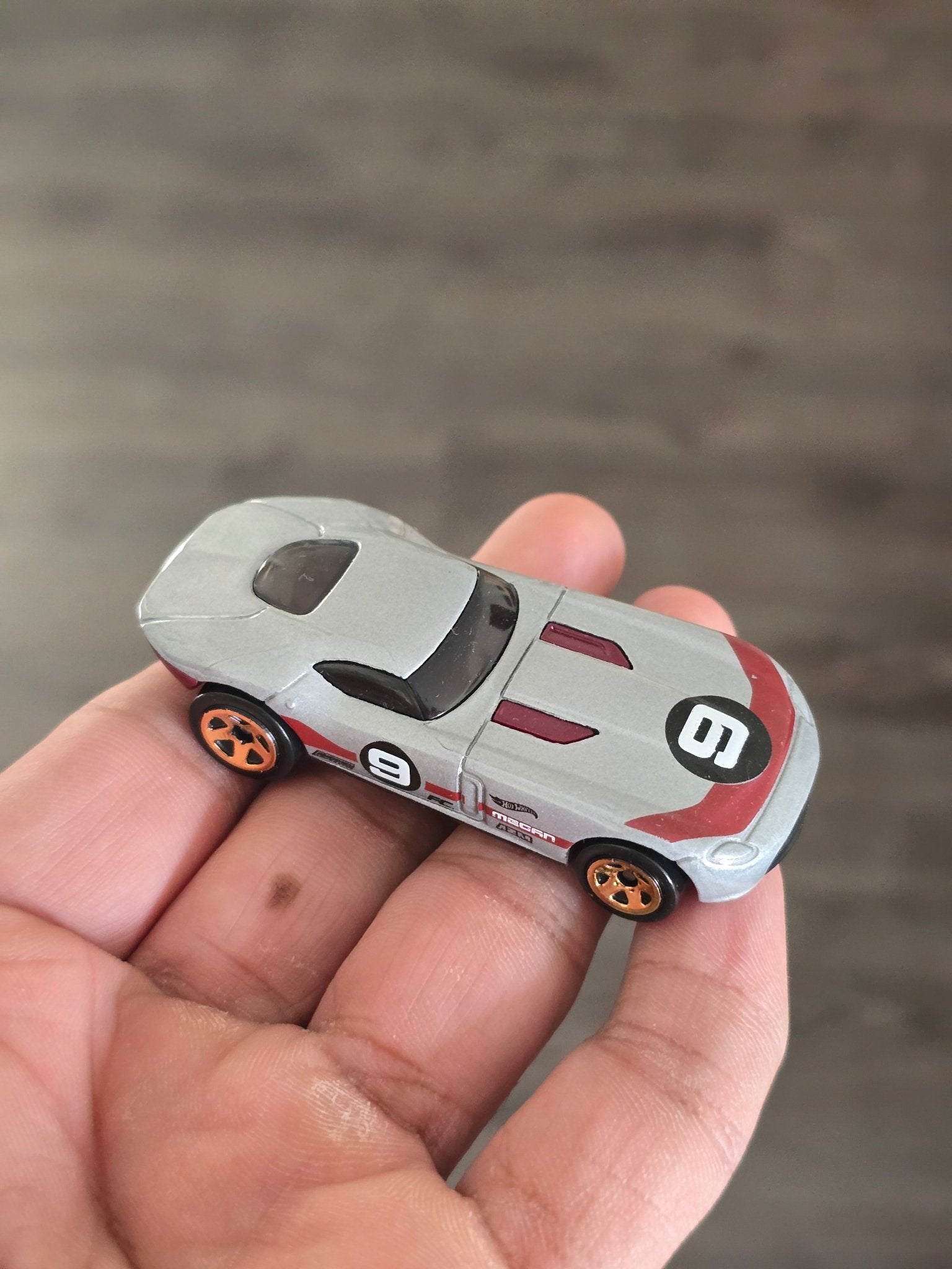 Hot Wheels Fast FeLion (Uncarded - New) - Kinder Logs