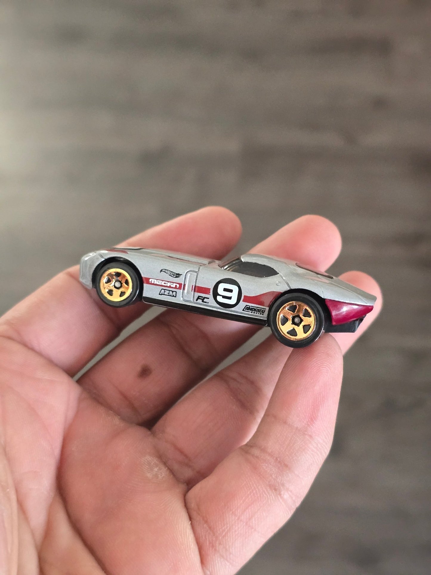 Hot Wheels Fast FeLion (Uncarded - New) - Kinder Logs