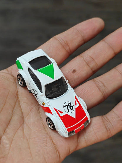Hot Wheels Ferrari 365 GTB4 Competizione - White 2026 (Uncarded - New) - Kinder Logs