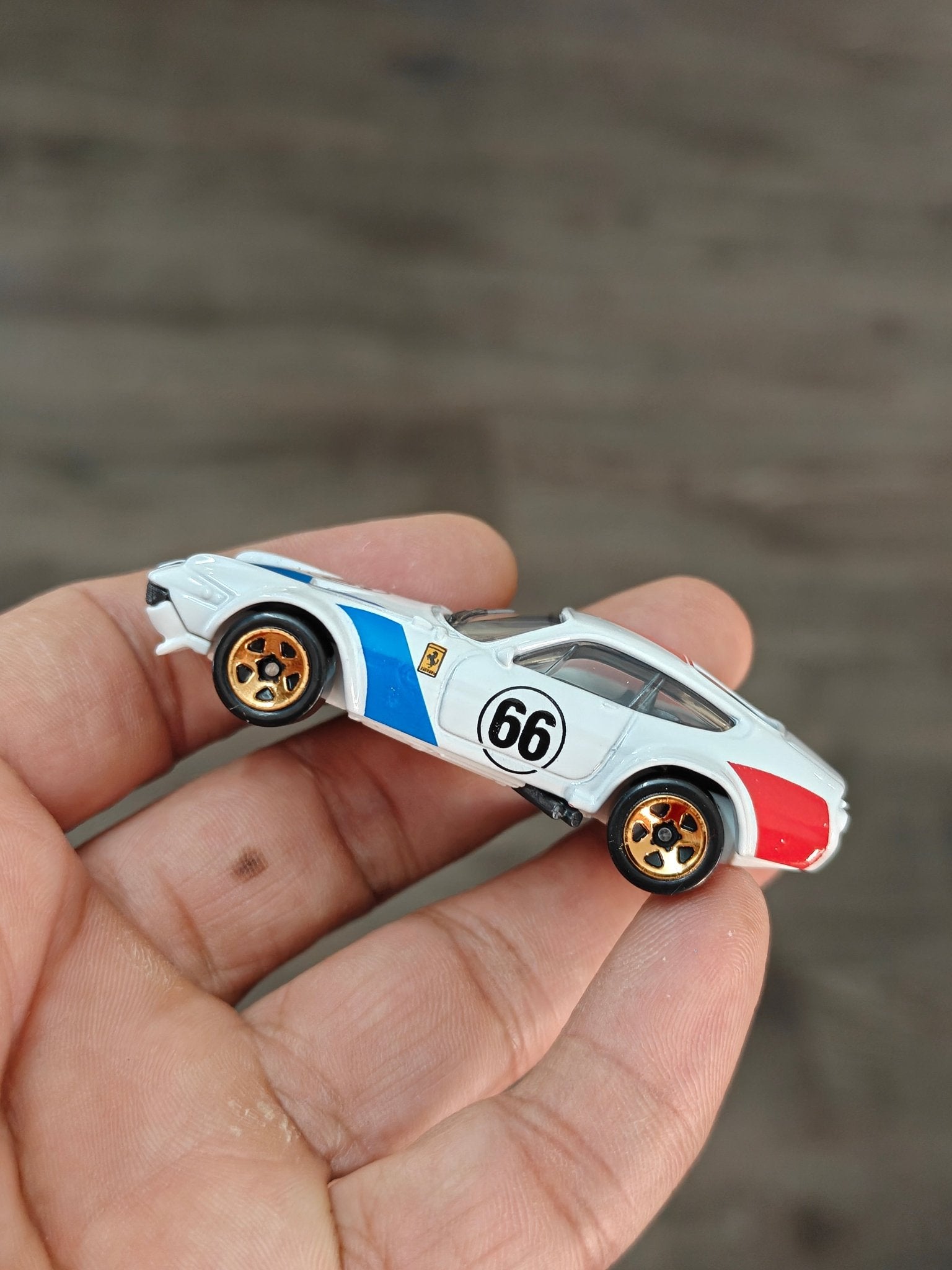 Hot Wheels Ferrari 365 GTB4 Competizione - White (Uncarded - New) - Kinder Logs