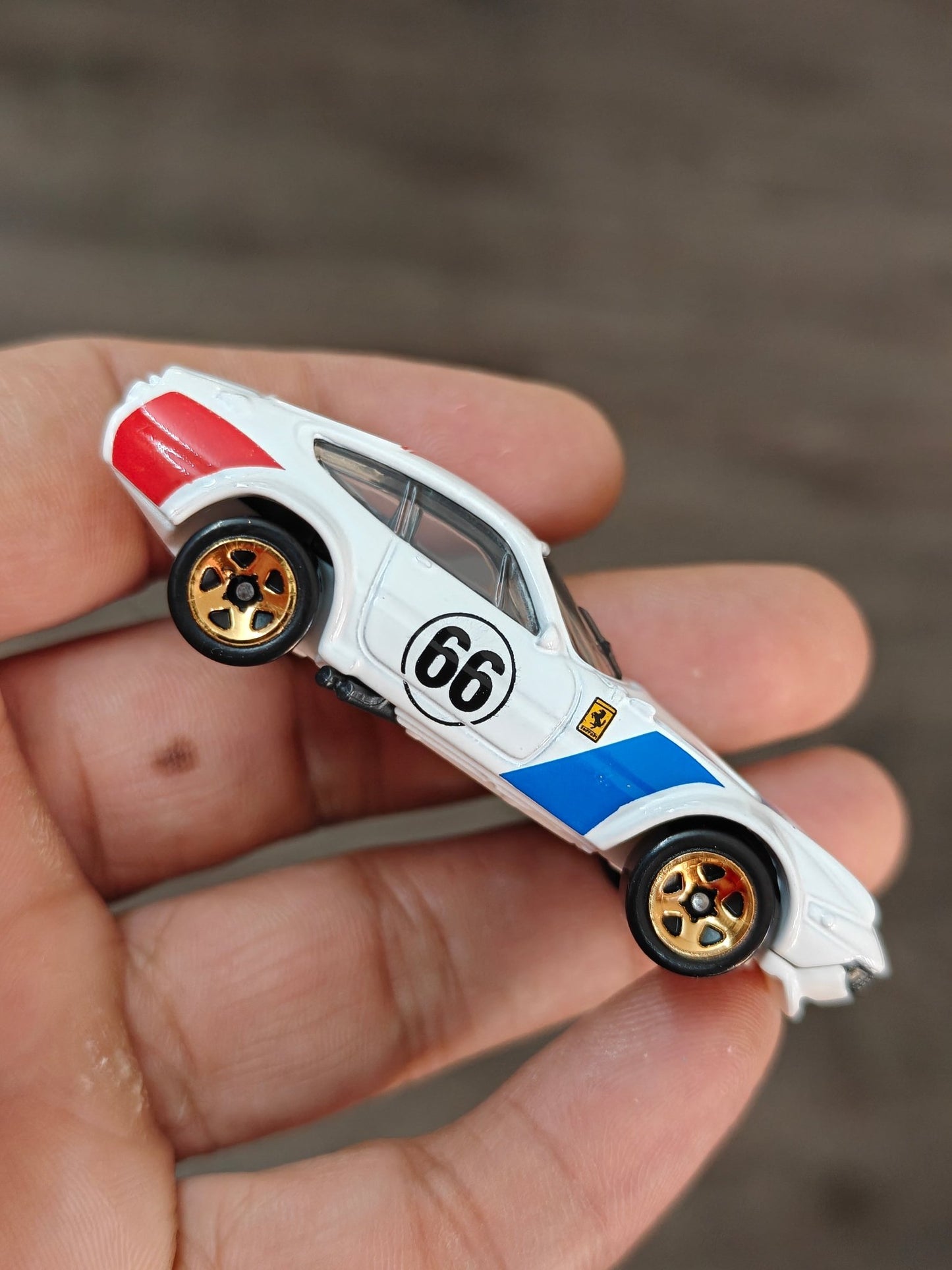 Hot Wheels Ferrari 365 GTB4 Competizione - White (Uncarded - New) - Kinder Logs