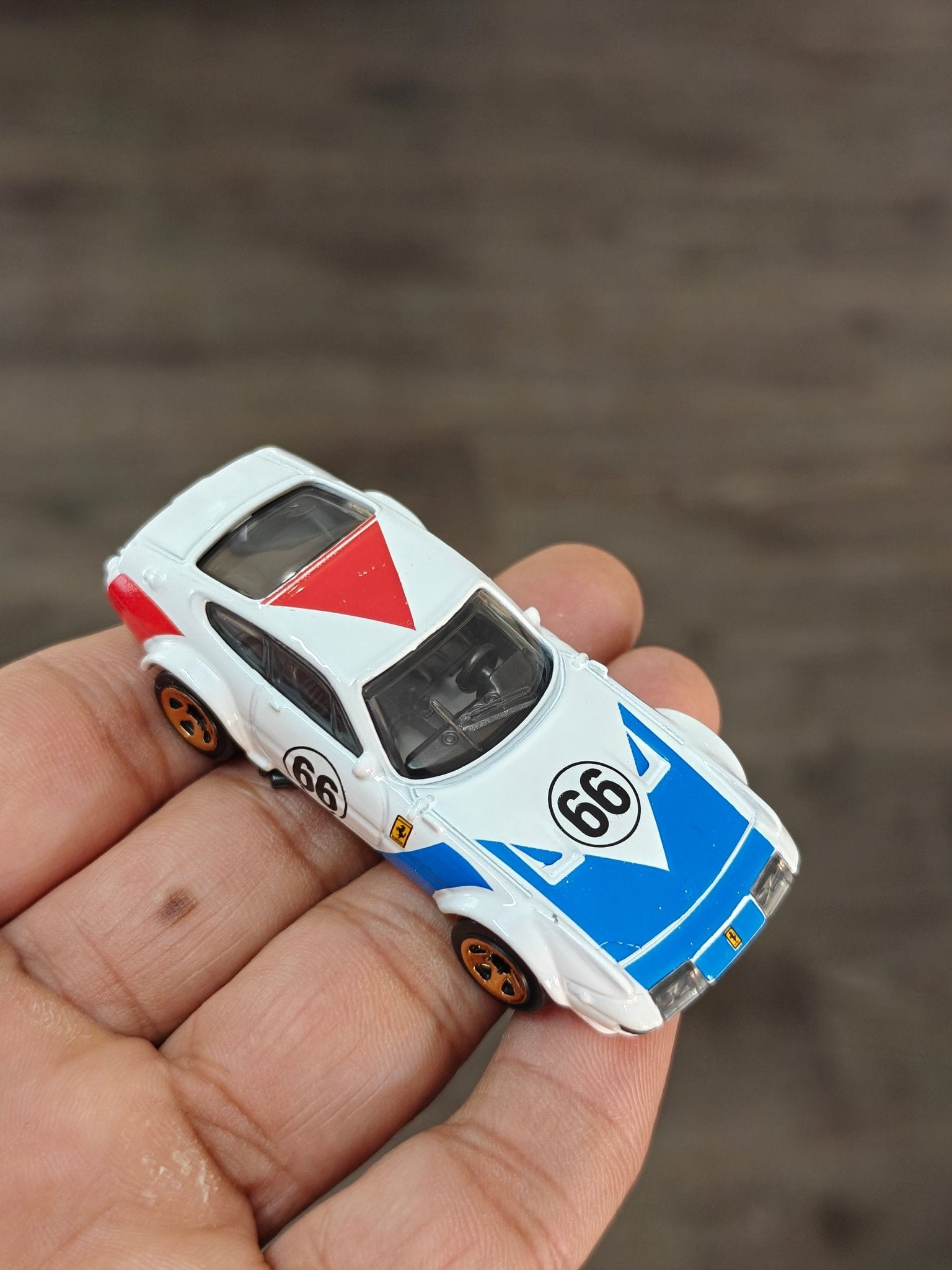 Hot Wheels Ferrari 365 GTB4 Competizione - White (Uncarded - New) - Kinder Logs
