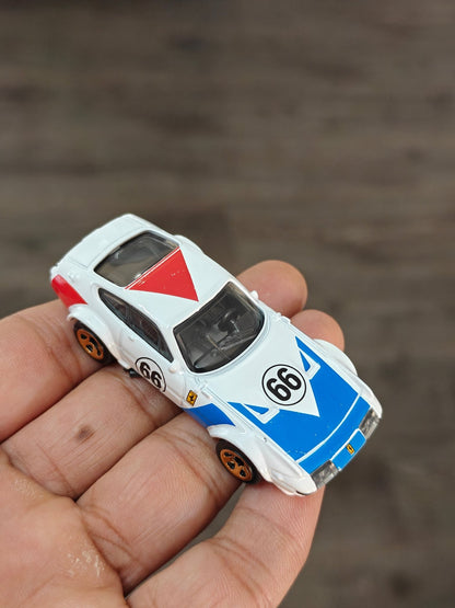 Hot Wheels Ferrari 365 GTB4 Competizione - White (Uncarded - New) - Kinder Logs