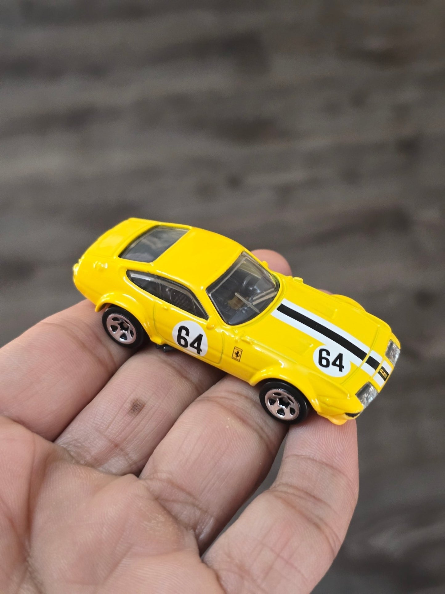 Hot Wheels Ferrari 365 GTB4 Competizione - Yellow (Uncarded - New) - Kinder Logs