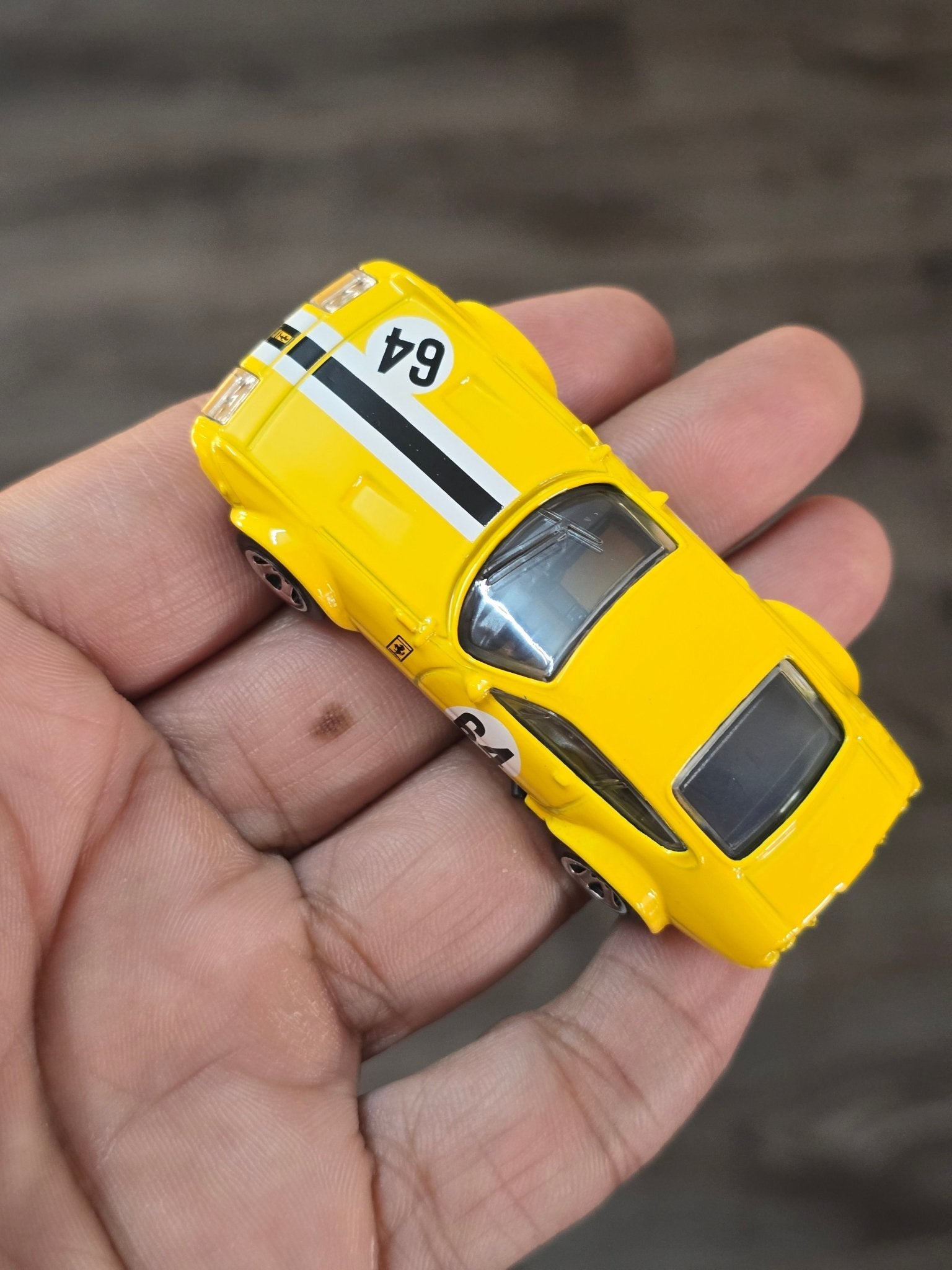 Hot Wheels Ferrari 365 GTB4 Competizione - Yellow (Uncarded - New) - Kinder Logs