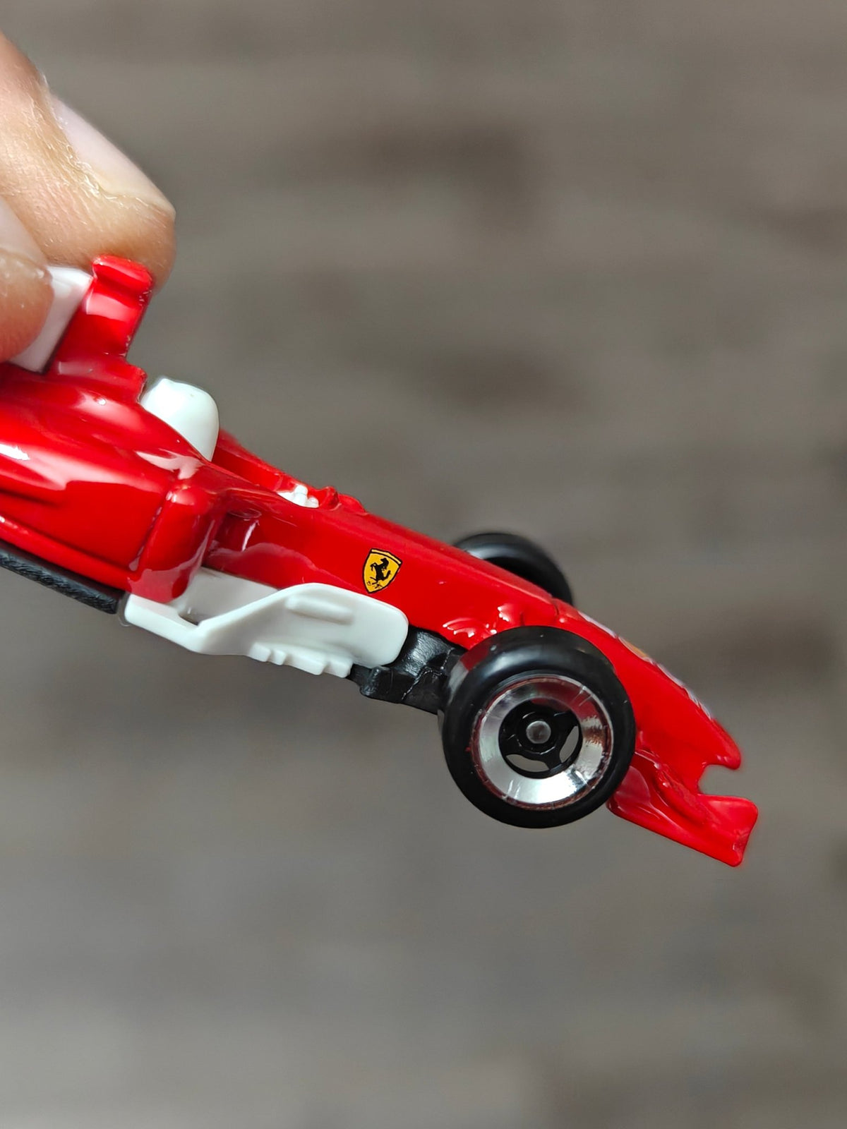 Hot Wheels Ferrari F2004 - Red (Uncarded - New) - Kinder Logs