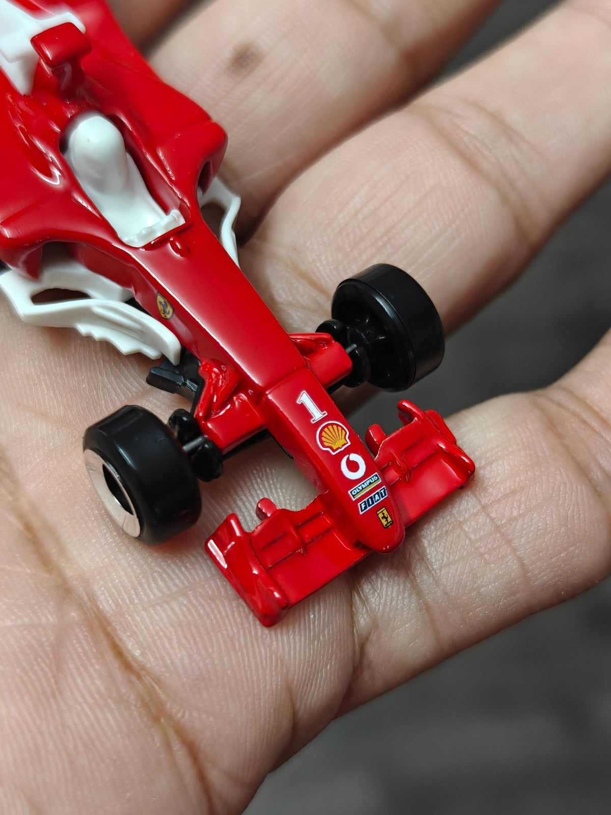 Hot Wheels Ferrari F2004 - Red (Uncarded - New) - Kinder Logs