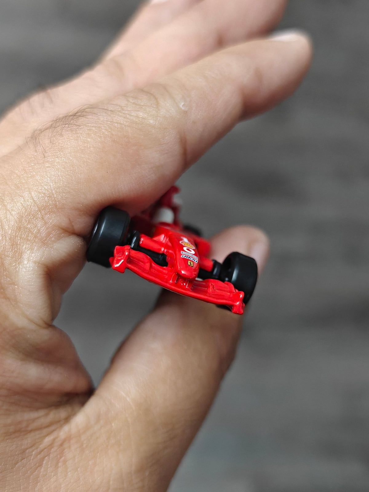 Hot Wheels Ferrari F2004 - Red (Uncarded - New) - Kinder Logs