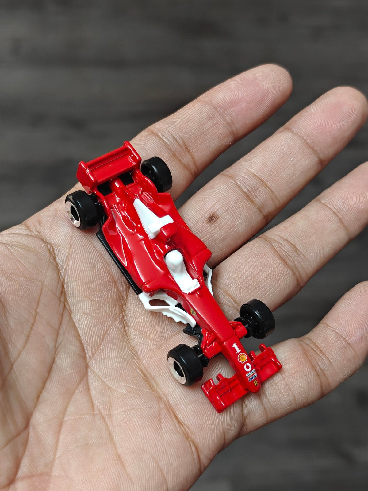Hot Wheels Ferrari F2004 - Red (Uncarded - New) - Kinder Logs