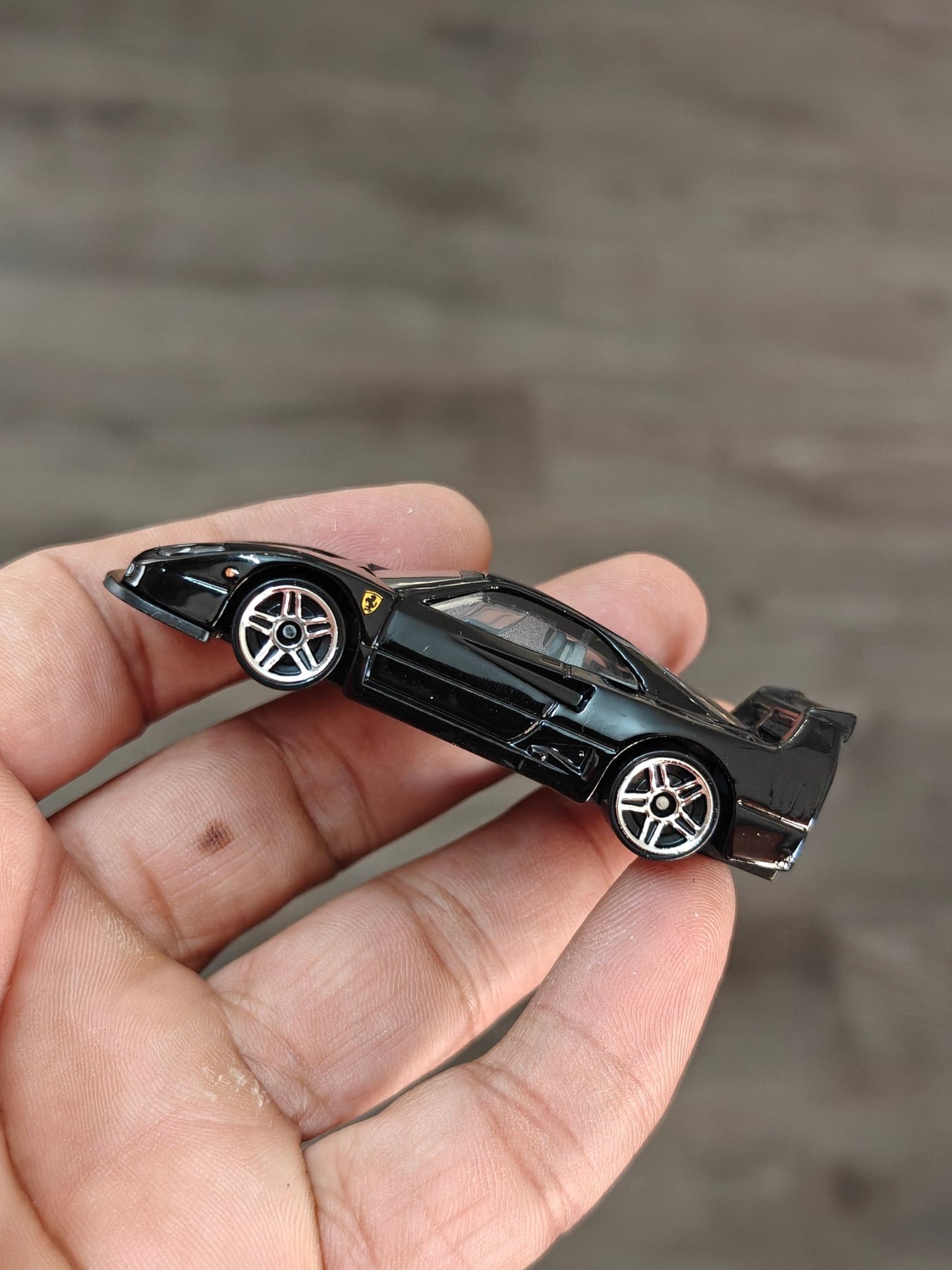 Hot Wheels Ferrari F40 Competizione - Black (Uncarded - New) - Kinder Logs