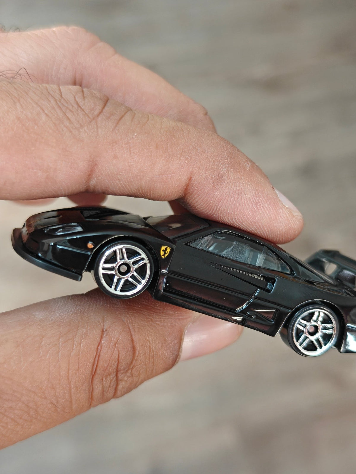 Hot Wheels Ferrari F40 Competizione - Black (Uncarded - New) - Kinder Logs