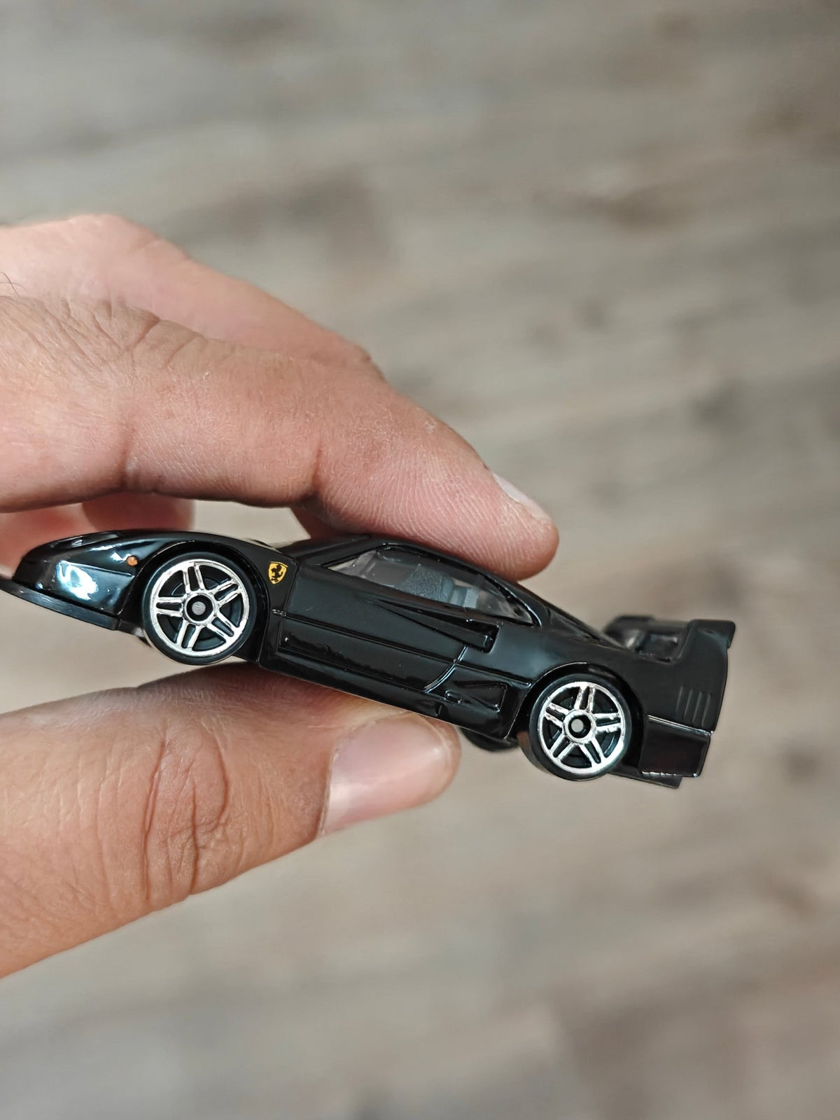 Hot Wheels Ferrari F40 Competizione - Black (Uncarded - New) - Kinder Logs