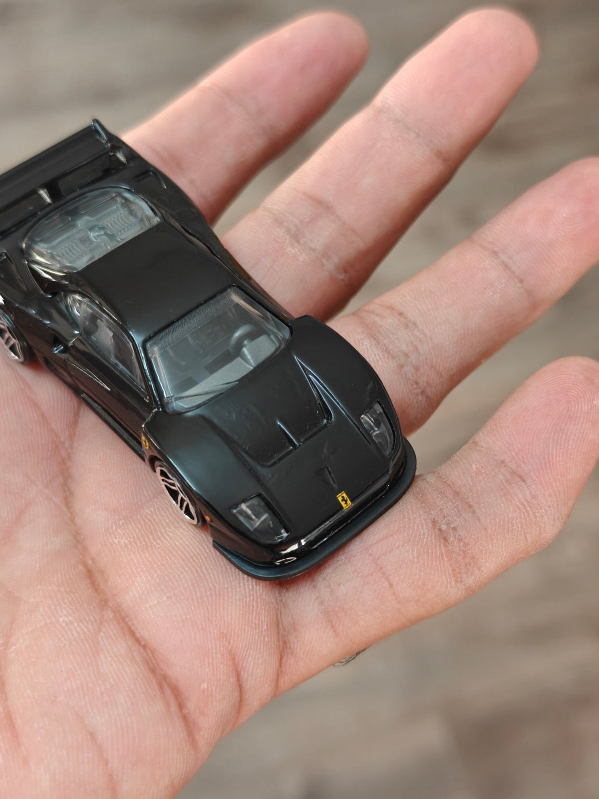Hot Wheels Ferrari F40 Competizione - Black (Uncarded - New) - Kinder Logs