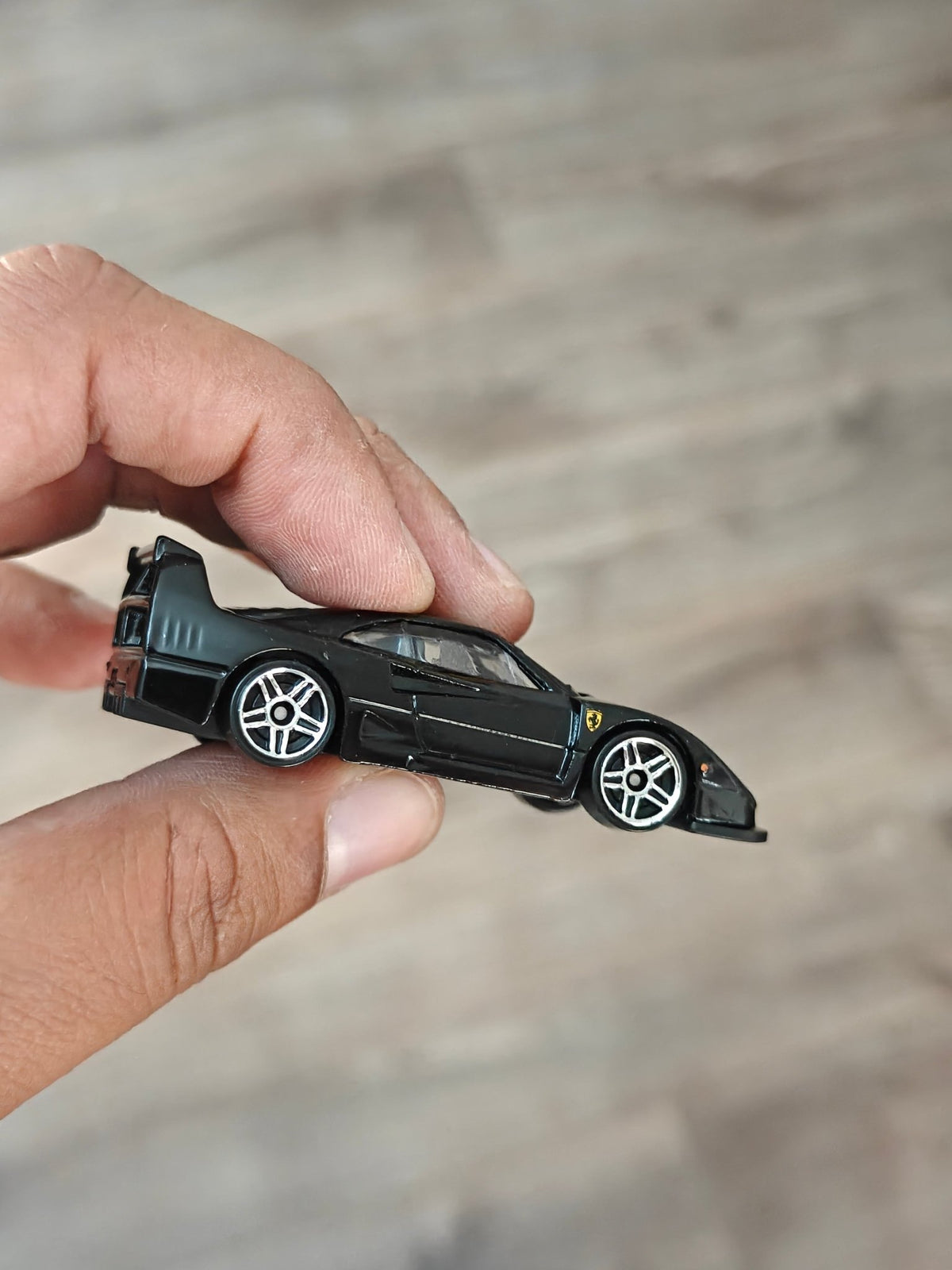 Hot Wheels Ferrari F40 Competizione - Black (Uncarded - New) - Kinder Logs