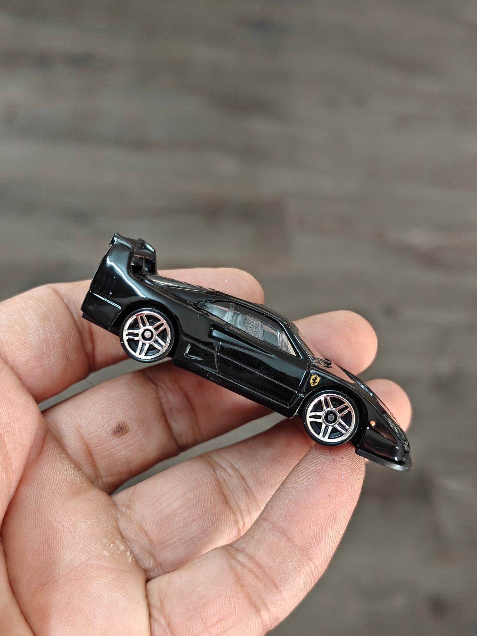 Hot Wheels Ferrari F40 Competizione - Black (Uncarded - New) - Kinder Logs