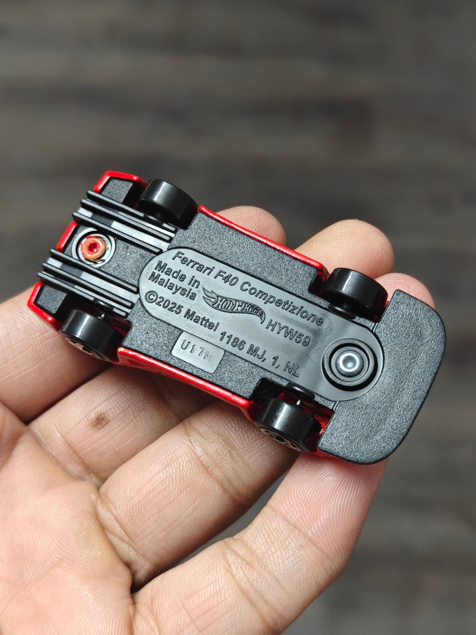 Hot Wheels Ferrari F40 Competizione - Red (Uncarded - New) - Kinder Logs