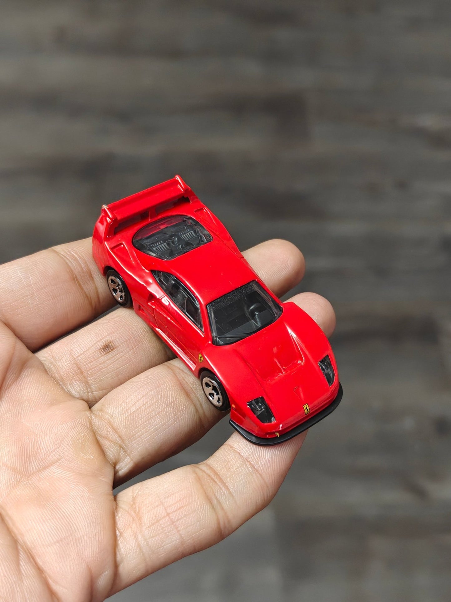 Hot Wheels Ferrari F40 Competizione - Red (Uncarded - New) - Kinder Logs