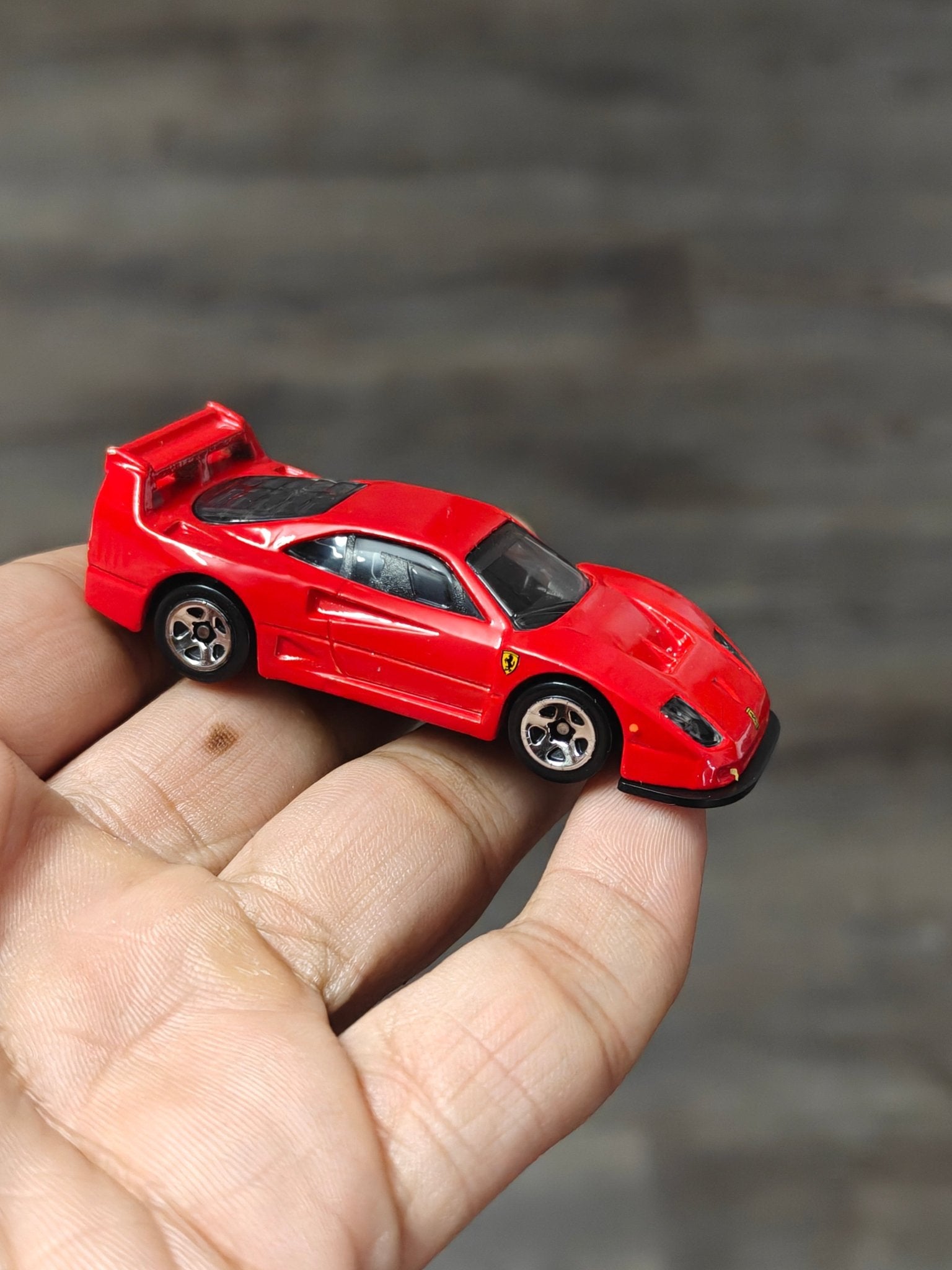 Hot Wheels Ferrari F40 Competizione - Red (Uncarded - New) - Kinder Logs