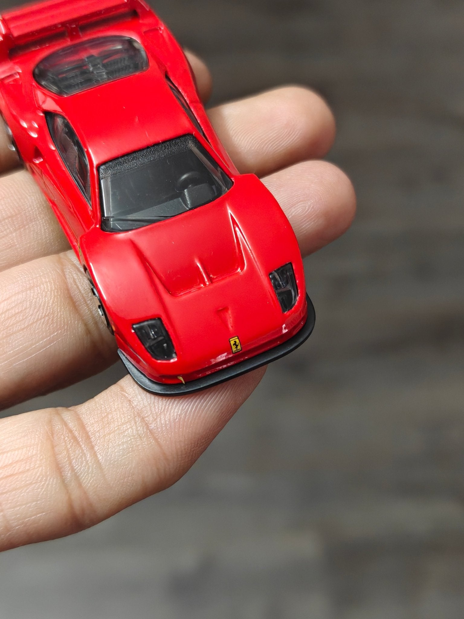 Hot Wheels Ferrari F40 Competizione - Red (Uncarded) - Kinder Logs