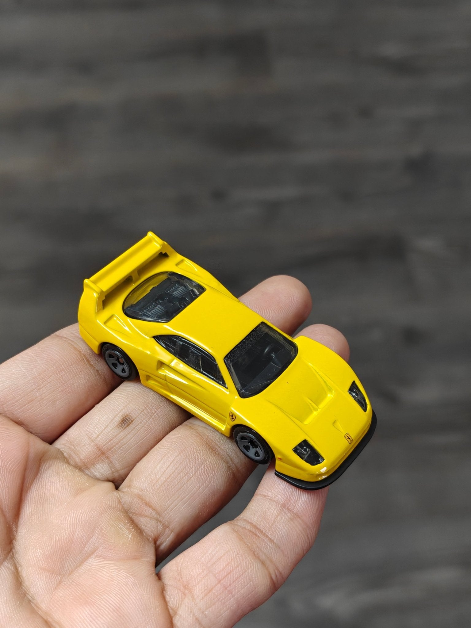 Hot Wheels Ferrari F40 Competizione - Yellow (Uncarded - New) - Kinder Logs