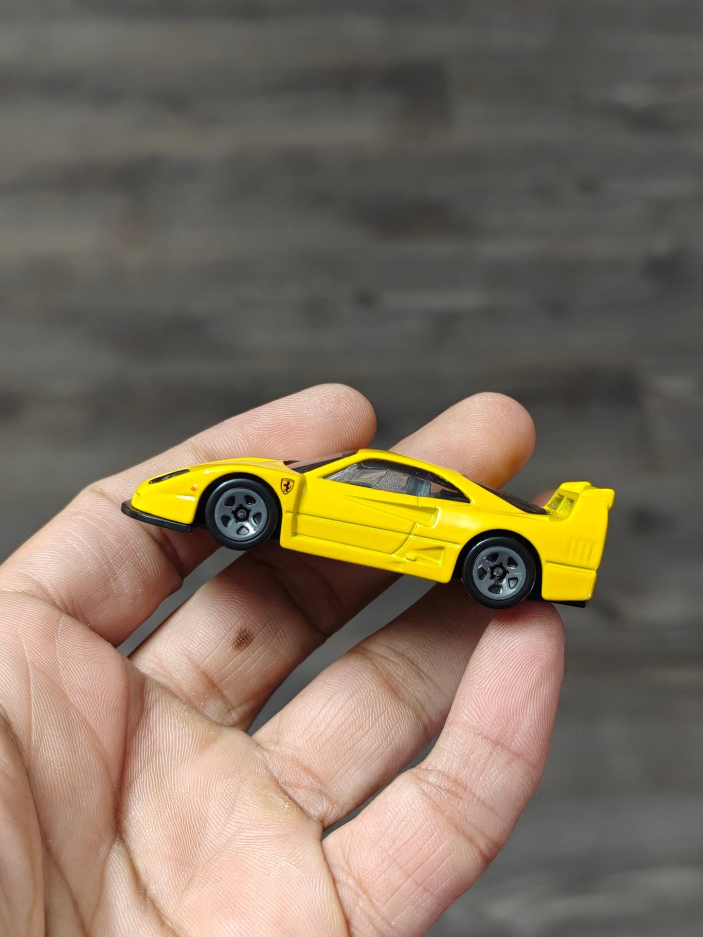 Hot Wheels Ferrari F40 Competizione - Yellow (Uncarded - New) - Kinder Logs