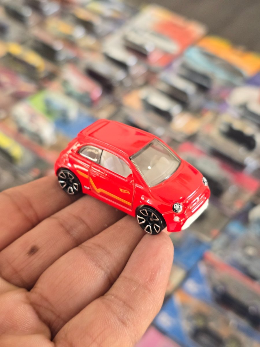 Hot Wheels Fiat 500e (Uncarded) - Kinder Logs