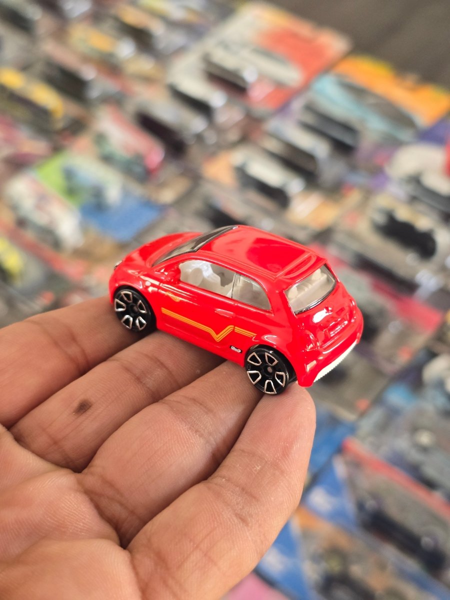 Hot Wheels Fiat 500e (Uncarded) - Kinder Logs