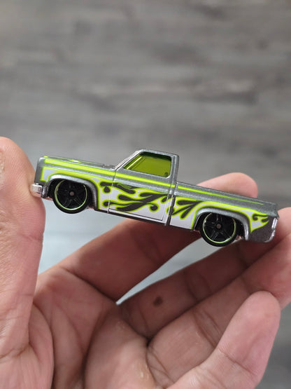 Hot Wheels Flames 1983 Chevy Silverado (Uncarded - New) - Kinder Logs