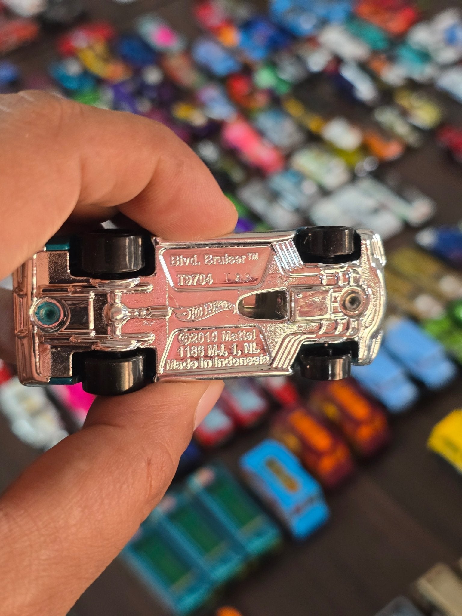 Hot Wheels Flames Blvd. Bruiser (Uncarded - New) - Kinder Logs