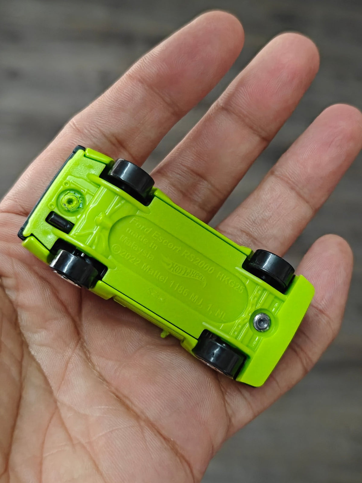 Hot Wheels Ford Escort RS2000 - Green (Uncarded - New) - Kinder Logs