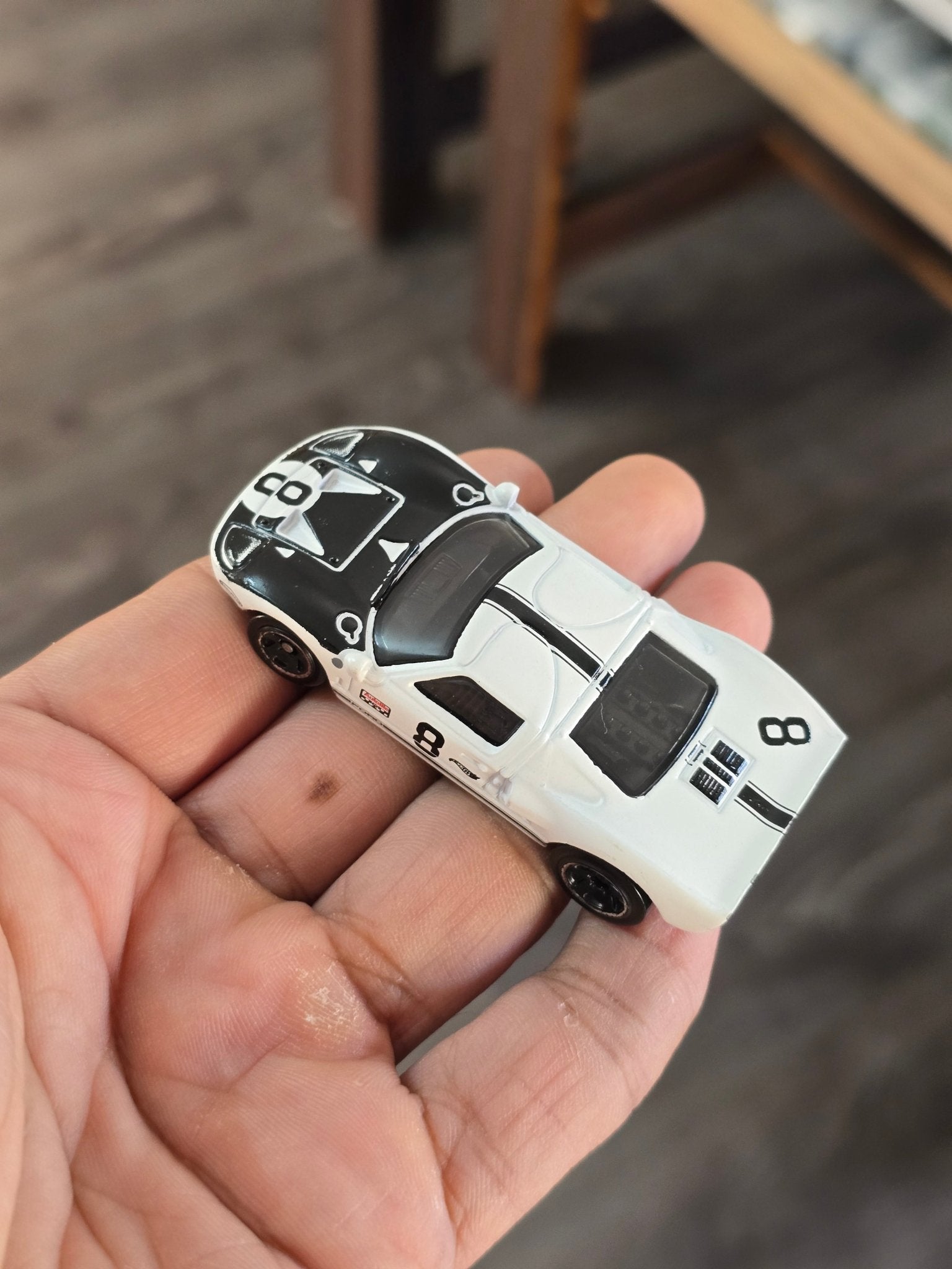 Hot Wheels Ford GT40 - Factory Fresh - White (Uncarded - New) - Kinder Logs