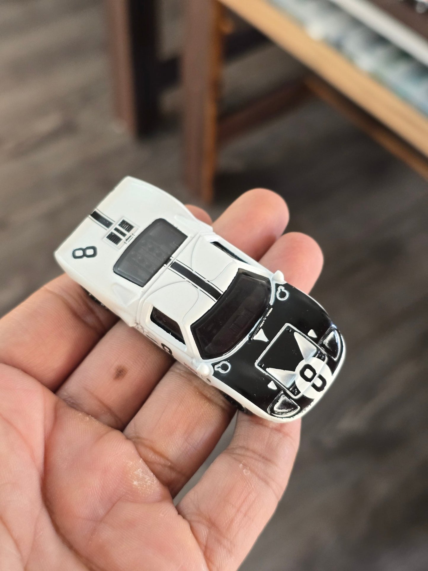 Hot Wheels Ford GT40 - Factory Fresh - White (Uncarded - New) - Kinder Logs