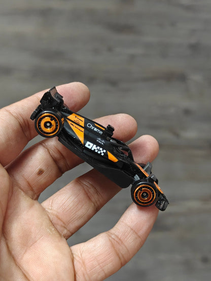 Hot Wheels Formula 1 McLaren F1 - Black (Uncarded - New) - Kinder Logs