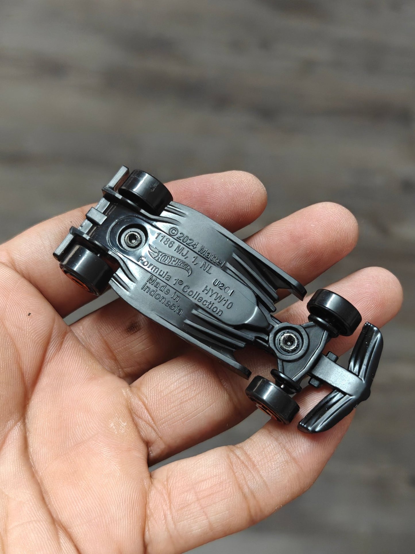 Hot Wheels Formula 1 McLaren F1 - Black (Uncarded - New) - Kinder Logs