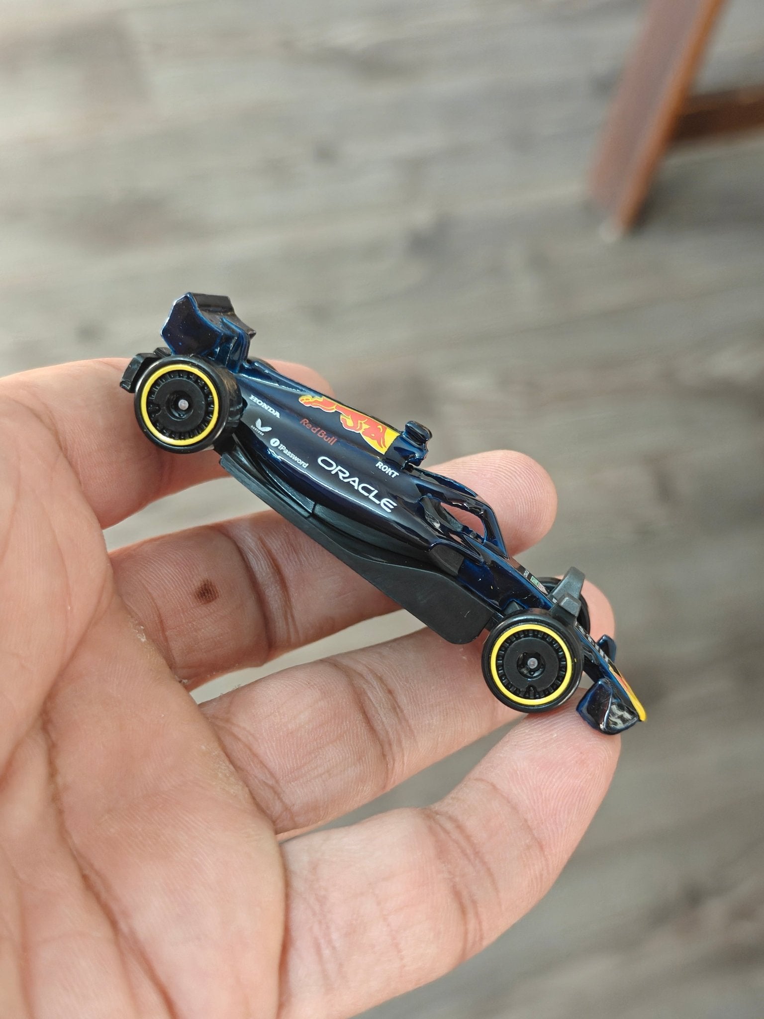 Hot Wheels Formula 1 Oracle Red Bull - Black (Uncarded - New) - Kinder Logs