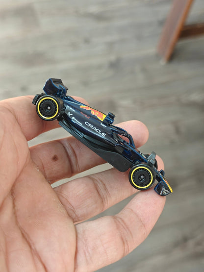 Hot Wheels Formula 1 Oracle Red Bull - Black (Uncarded - New) - Kinder Logs