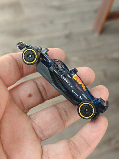 Hot Wheels Formula 1 Oracle Red Bull - Black (Uncarded - New) - Kinder Logs