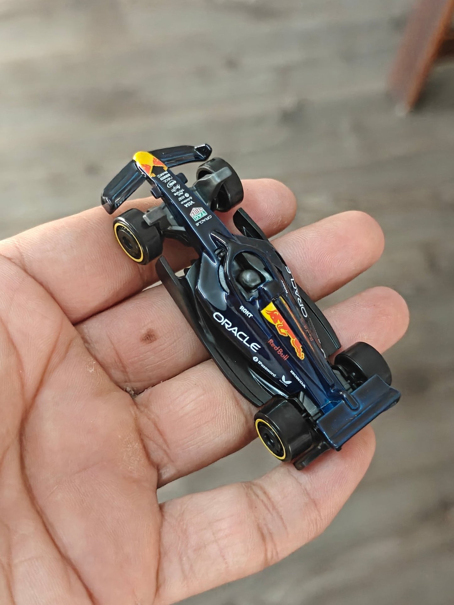 Hot Wheels Formula 1 Oracle Red Bull - Black (Uncarded - New) - Kinder Logs