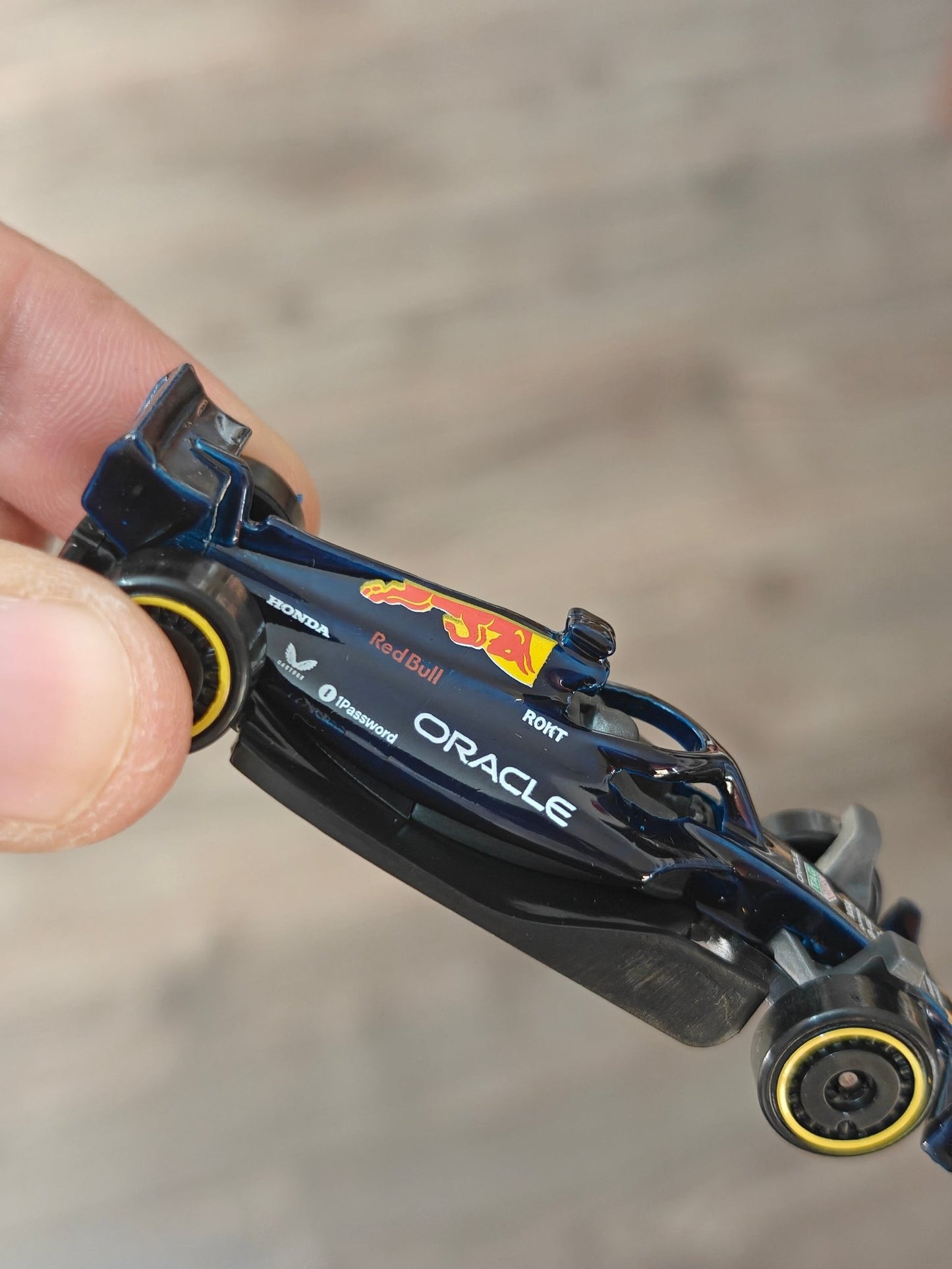 Hot Wheels Formula 1 Oracle Red Bull - Black (Uncarded - New) - Kinder Logs