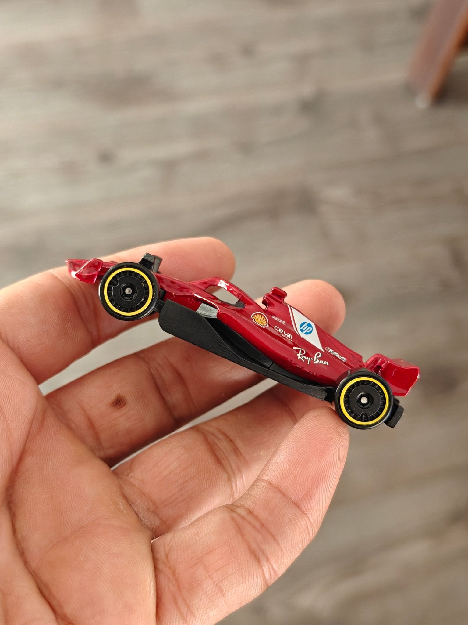Hot Wheels Formula 1 Scuderia Ferrari HP - Red (Uncarded - New) - Kinder Logs