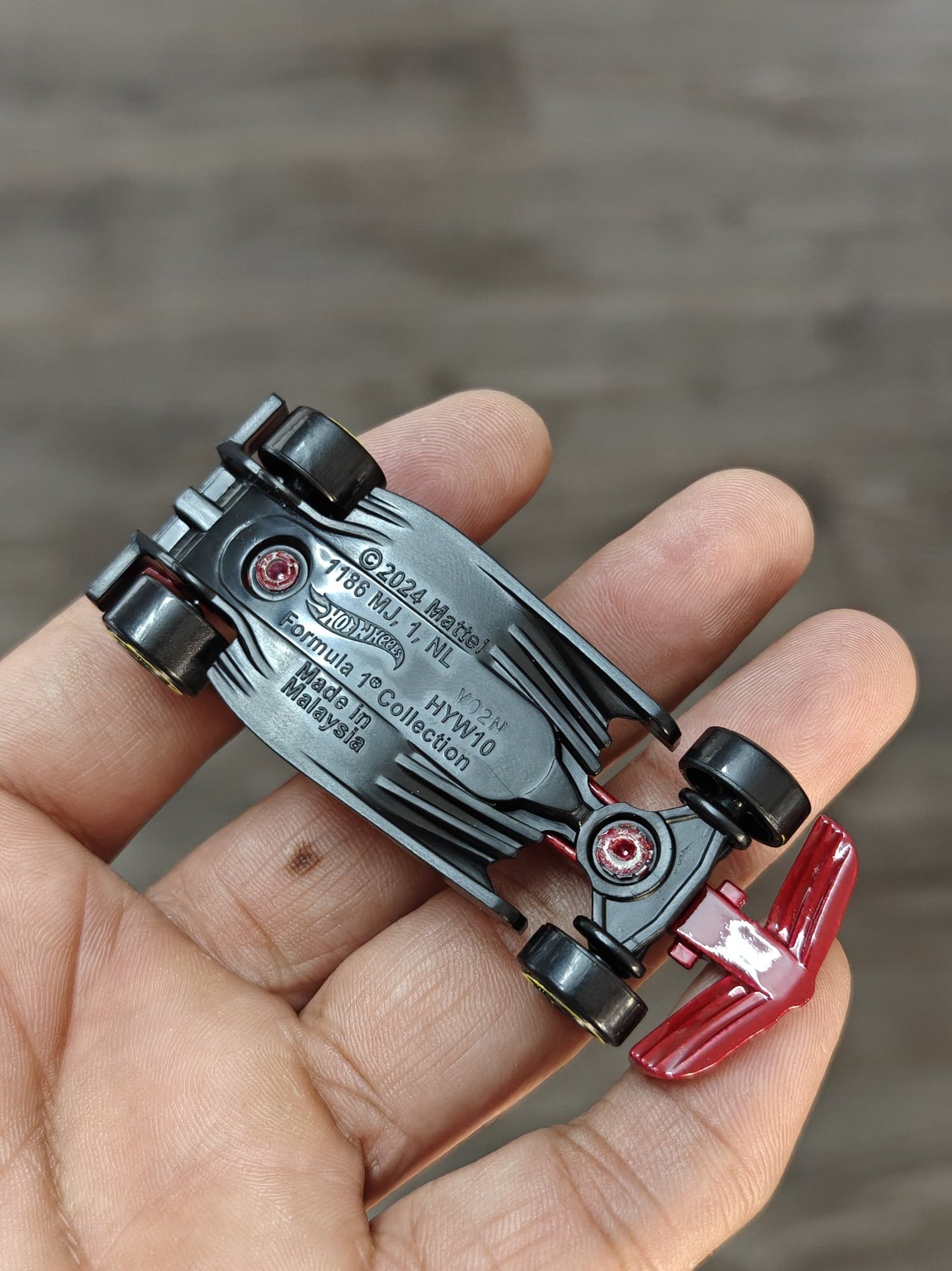 Hot Wheels Formula 1 Scuderia Ferrari HP - Red (Uncarded - New) - Kinder Logs