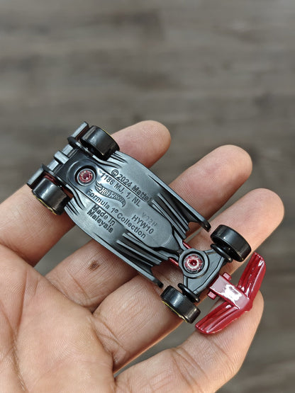 Hot Wheels Formula 1 Scuderia Ferrari HP - Red (Uncarded - New) - Kinder Logs