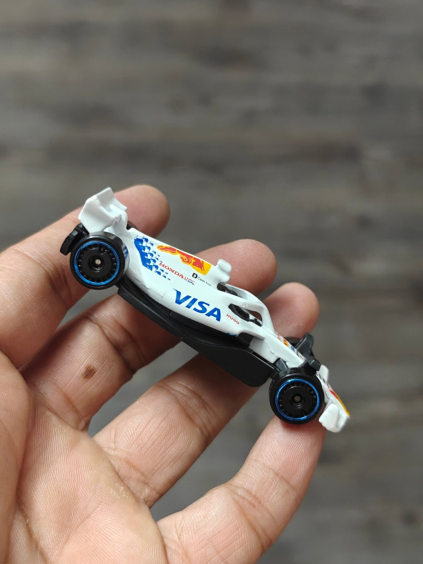 Hot Wheels Formula 1 VISA Cash App Racing Bulls - White (Uncarded - New) - Kinder Logs