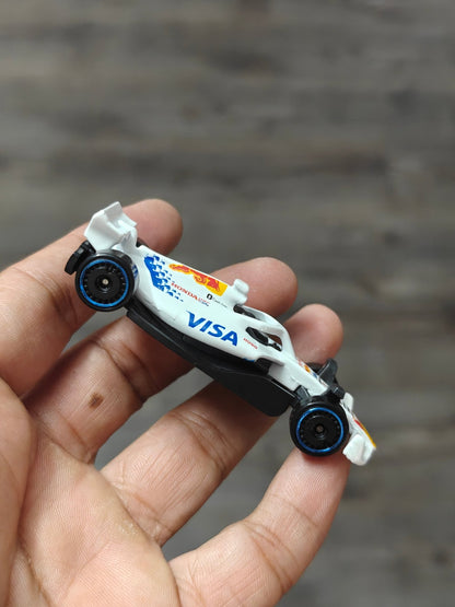 Hot Wheels Formula 1 VISA Cash App Racing Bulls - White (Uncarded - New) - Kinder Logs